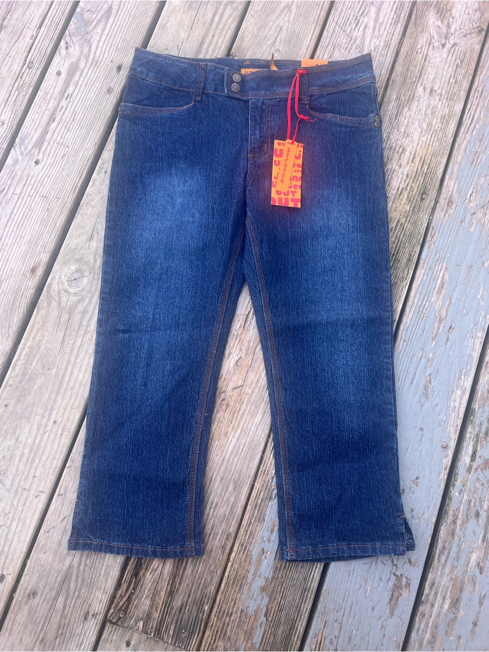 Women's Dark Blue Cropped Straight Jeans sz 12 stretch small mark on back